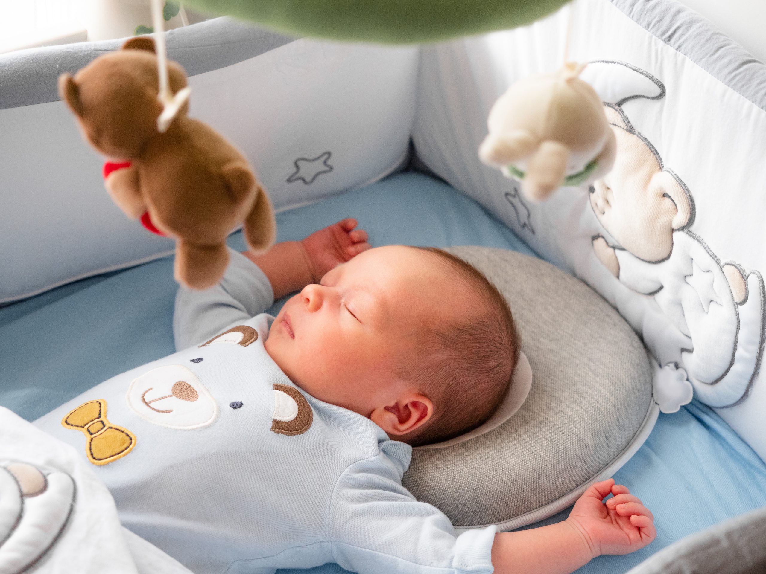 Deciding What Type of Pillow Set is Best for Newborns?